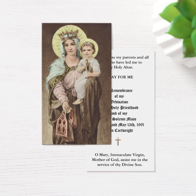 カトリック司祭叙位記念日の神聖なカード (デスク)