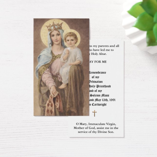 カトリック司祭叙位記念日の神聖なカード (デスク)