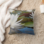 カドーの香りの良い水ユリ(ニンファエア·オドラタ) クッション (ブランケット)