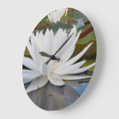 カドーの香りの良い水ユリ(ニンファエア·オドラタ) ラージ壁時計 (傾斜)