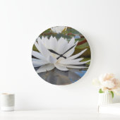 カドーの香りの良い水ユリ(ニンファエア·オドラタ) ラージ壁時計 (ホーム)