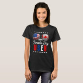 カナダと米国国旗の眼鏡を使用したハッピーカナダデー Tシャツ (正面フル)