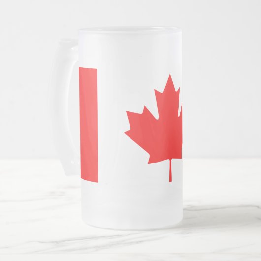 カナダのカエデの葉の旗色 フロストグラスビールジョッキ (正面左)