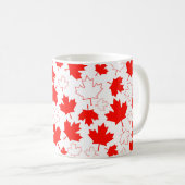 カナダのカエデの葉の赤く白い任意パターン コーヒーマグカップ (正面右)