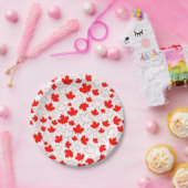 カナダのカエデの葉の赤く白い任意パターン ペーパープレート (パーティー)