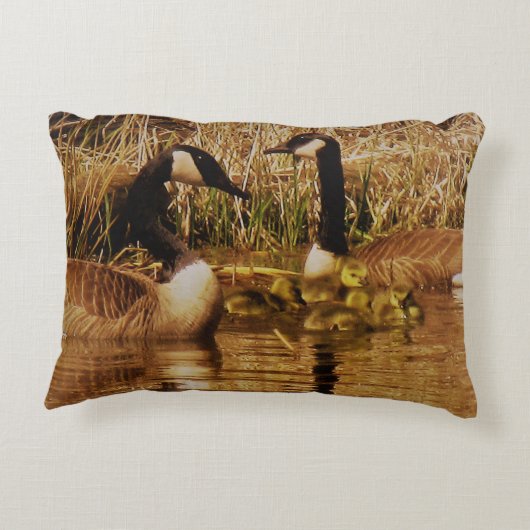 カナダのガチョウ家族のかわいい1初生がちょうの子 アクセントクッション (裏面)