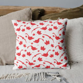 カナダのゲーゼとメープル離れの – カナダ国旗の赤。 クッション