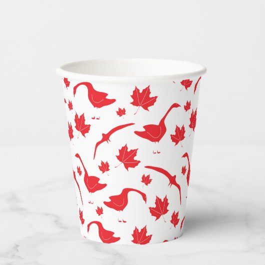 カナダのゲーゼとメープル離れの – カナダ国旗の赤。 紙コップ (正面)