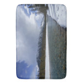 カナダのコテネイ川で雪に覆われた景色 バスマット (正面縦)