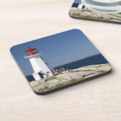 カナダのノバスコシア州ペギーズコーブにある灯台。 コースター (左側)