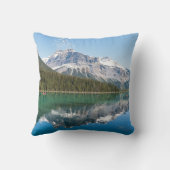 カナダのヨーホー国立公園にある有名なエメラルド湖でカヌー クッション (裏面)