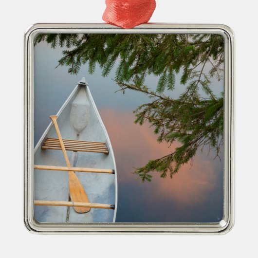 カナダの夕日の湖にカヌー メタルオーナメント (正面)