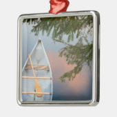 カナダの夕日の湖にカヌー メタルオーナメント (左)