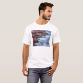 カナダの岩だらけの海岸線と海 Tシャツ (正面フル)