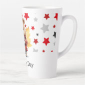 カナダの日をテーマにした カフェラテマグ (右)