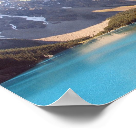 カナダの美しいモレーヌ湖と山 ポスター (角)