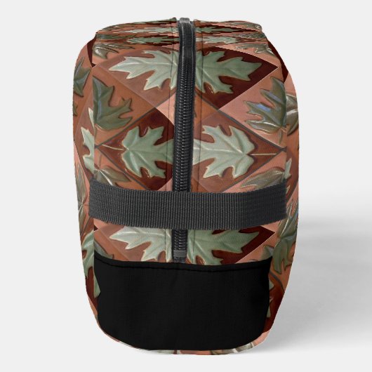 カナダの葉のプリントのダッフルバッグ ドップキット (左)