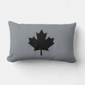 カナダの黒いカエデの葉のスタイル ランバークッション (正面)