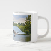 カナダガチョウが池に着陸 ジャンボコーヒーマグカップ (右)