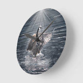カナダガチョウが湖芸術のデザイン ラウンド壁時計 (傾斜)