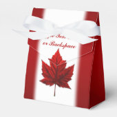 カナダギフトボックスパーソナライズされたカナダ国旗の抱き枕 フェイバーボックス (正面サイド)