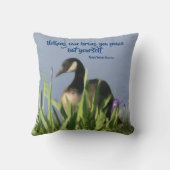 カナダグースインナーピース感動的引用文  クッション (裏面)