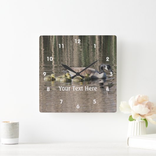 カナダグースママとベビー パーソナライズされた スクエア壁時計 (ホーム)