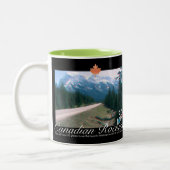 カナダ人のロッキー山脈カナダ3Dの赤い青緑色のアナグリフのマグ ツートーンマグカップ (左)