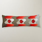 カナダ国旗 – クロムバイシャーリー・テイラー ボディピロー (裏面)