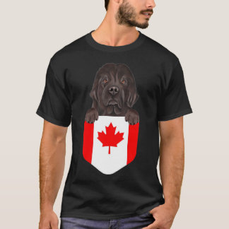 カナダ国旗Newfoundland Dog In Pocket T-Shirt Tシャツ