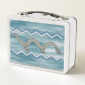 カナダ湖モンスタージガグ メタルランチボックス (裏面)