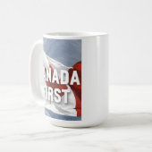 カナダ第一。カナダ保守党のメッセージ。 コーヒーマグカップ (正面左)
