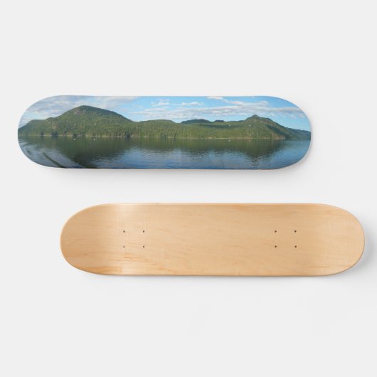 カナダ風光明媚なブリティッシュコロンビアの海岸 スケートボード (横)