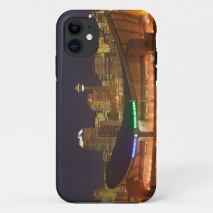カナダ アルバータ州 カルガリー:市街地のスカイライン iPhone 11 ケース