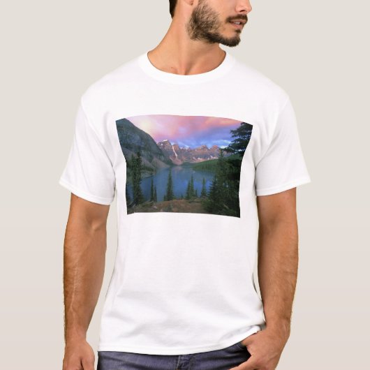 カナダ アルバータ州 モレーン湖 夜明け バンフ Tシャツ (正面)