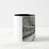 カナダ アルバータ州 VIA鉄道の雪の特急列車 ツートーンマグカップ (中央)