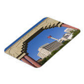 カナダ，アルバータ，オリンピックプラザとカルガリータワー マグネット (左側)