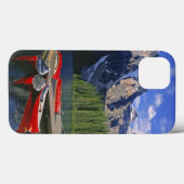 カナダ、アルバータ、モライン湖。赤いカヌーが待っている Case-Mate iPhoneケース (裏面 (横))
