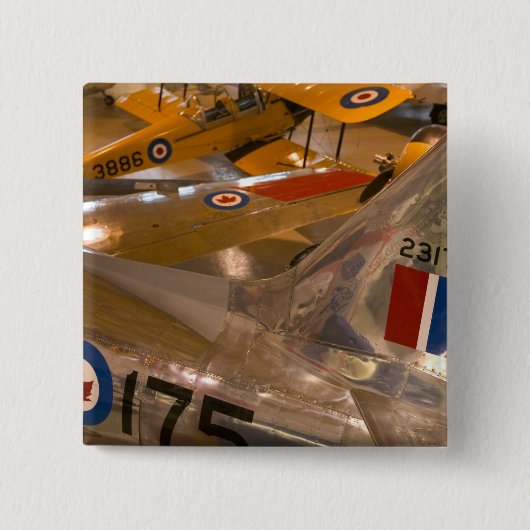 カナダ、アルベルタ、カルガリー：エアロ宇宙博物館 缶バッジ (正面)