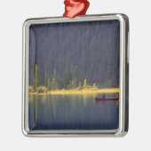 カナダ、アルベルタ、バニフ国立公園2人の少年 メタルオーナメント (左)