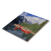 カナダ、アルベルタ、モレーヌ湖。ガラス状の タイル (側面)