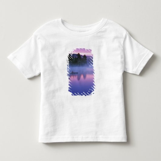 カナダ、オンタリオ州、アルゴンキン公園、カヌーに乗る人 トドラーTシャツ (正面)