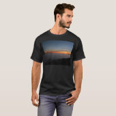 カナダ オンタリオ州 キングストン 湖畔のサンセット Tシャツ (正面フル)