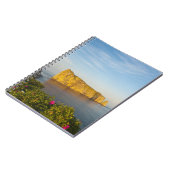 カナダ、ケベック州のRocher Perce (Perce Rock)。 ノートブック (左側)