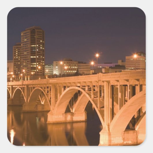 カナダ、サスカチュワン、サスカトゥーン:ブロードウェイ スクエアシール (正面)