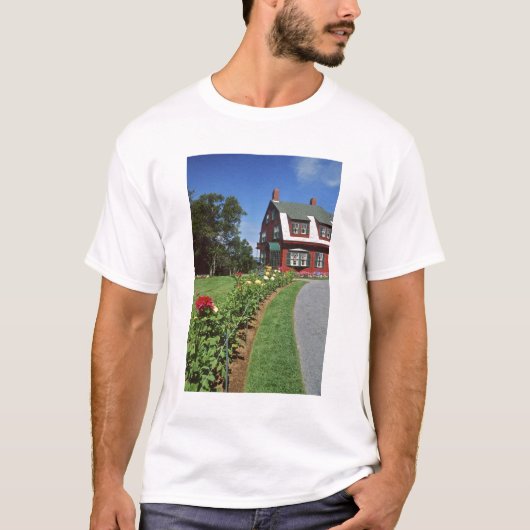 カナダ、ニューブランズウィック州、カンポベロ島。 2 Tシャツ (正面)