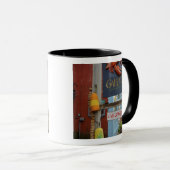 カナダ、ニューブルンズウィック、セントアンドリュース。カラフル マグカップ (正面右)