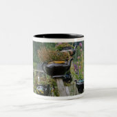 カナダ、ニューブルンズウィック、セントアンドリュース。ティーポット ツートーンマグカップ (中央)