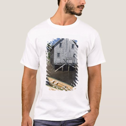 カナダ ノバスコシア州 ルーネンバーグのドーリー造船工 Tシャツ (正面)