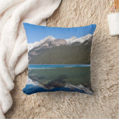 カナダ・バンフ国立公園のレイク・ルイーズを反射する クッション (ブランケット)